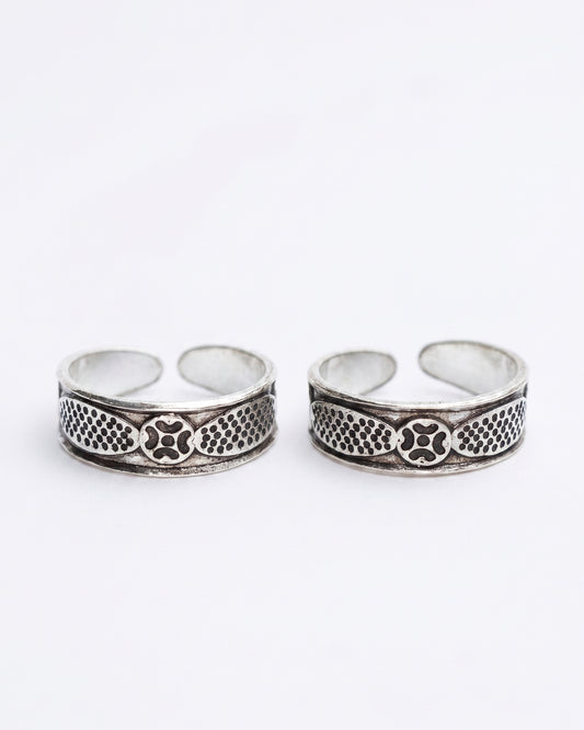 Textured Quatrefoil Toe Rings