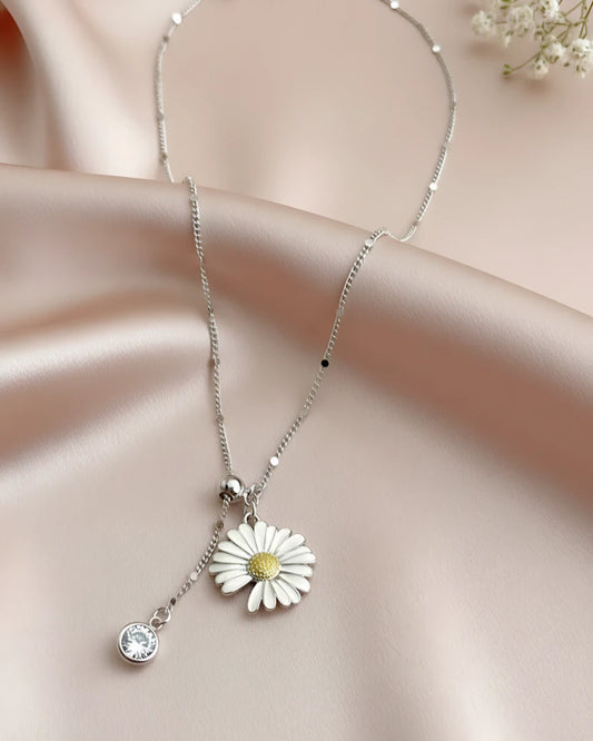 Blooming Daisy Lariat Pendant