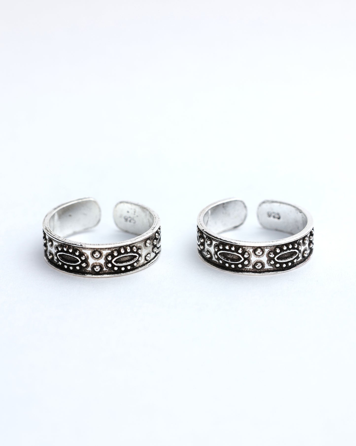 Beaded Oval Motif Toe Rings