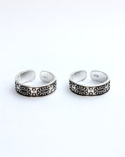 Beaded Oval Motif Toe Rings