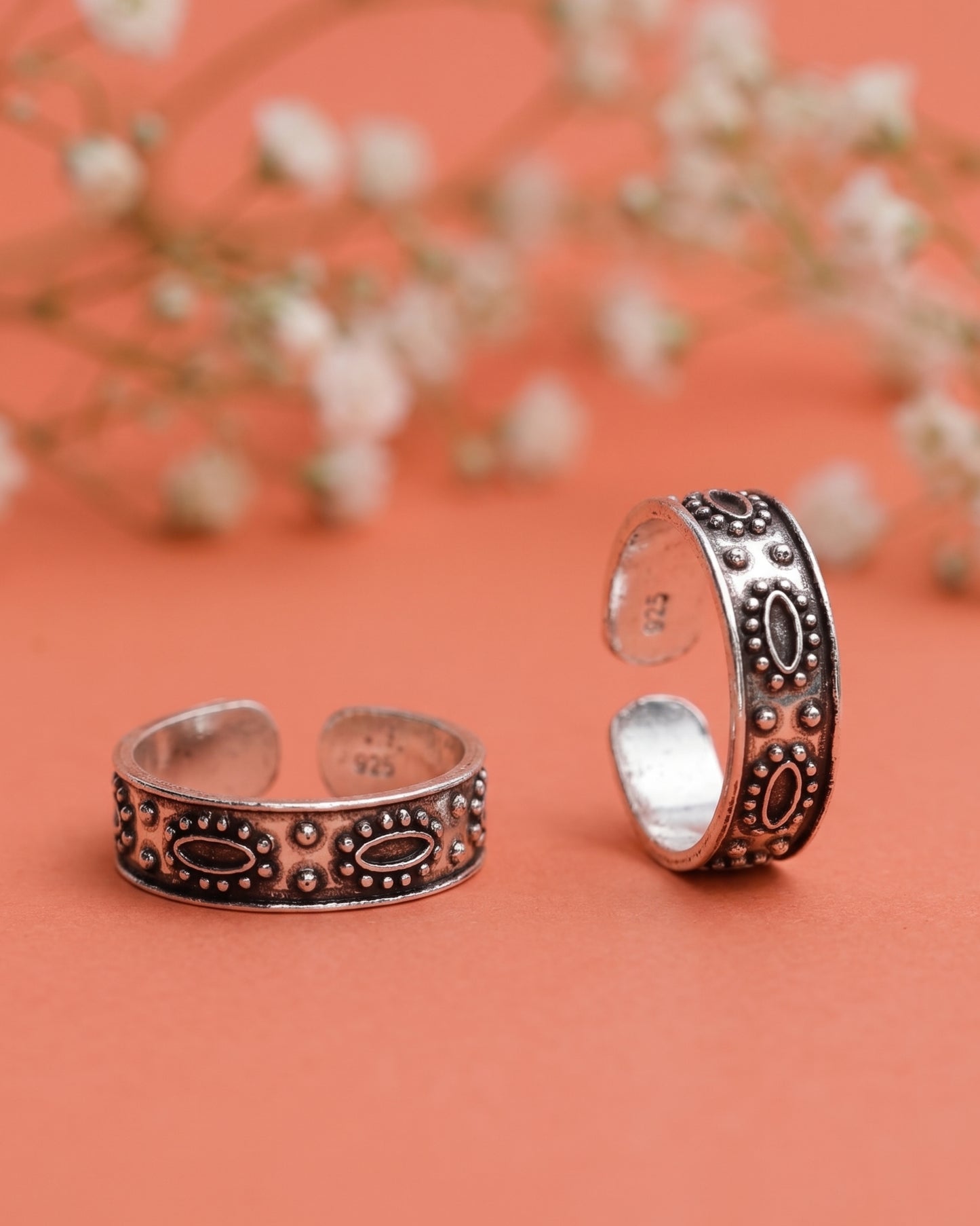 Beaded Oval Motif Toe Rings