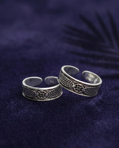 Textured Quatrefoil Toe Rings