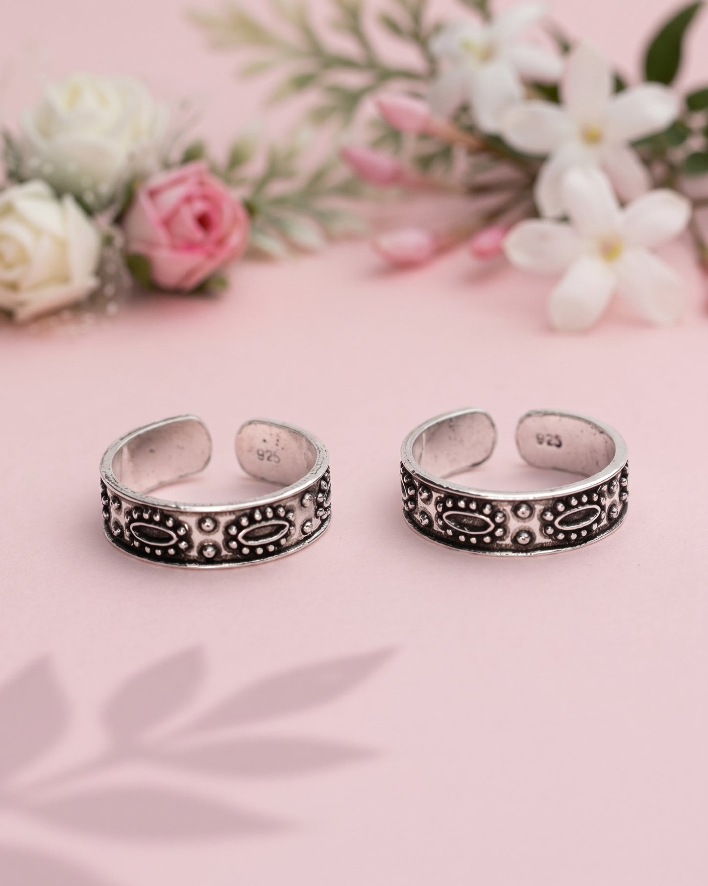 Beaded Oval Motif Toe Rings